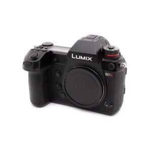 Panasonic Lumix DC-S1R (SC 12500, Kunto K4.5) - Käytetty