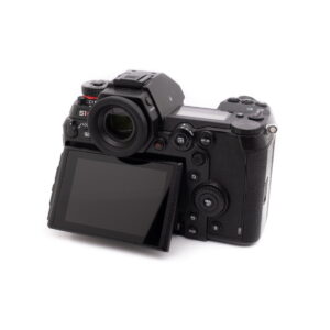 Panasonic Lumix DC-S1R (SC 12500, Kunto K4.5) - Käytetty