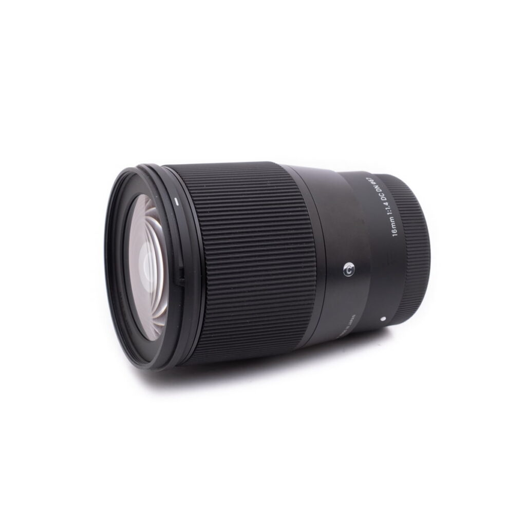 Sigma 16mm f/1.4 DC DN C Sony E (Kunto K4.5) - Käytetty
