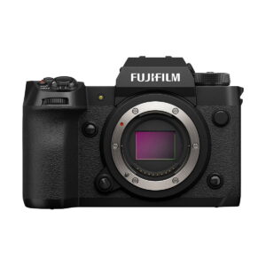 Fujifilm_X-H2_001 A Fujifilm X-H2 -järjestelmäkamera runko, jossa näkyvä kenno ja ei objektiivia, esillä valkoisella taustalla.