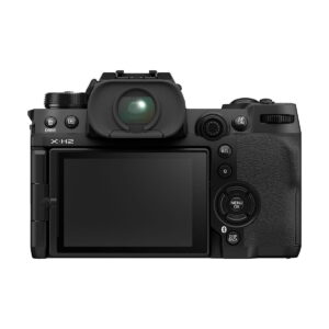 Fujifilm_X-H2_002 Fujifilm X-H2 -järjestelmäkameran takanäkymä, jossa näkyy LCD-näyttö, useita ohjauspainikkeita, valintakiekot, elektroninen etsin ja mallinimi "X-H2" takana.