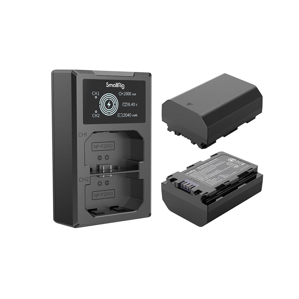SmallRig_NP-FZ100_Camera_Battery_and_Charger_Kit_3824_002 SmallRig 3824 NP-FZ100 -kameran akku- ja laturisarja sisältää kaksoislaturin, jossa on LED-näyttö valkoisella pohjalla ja kaksi NP-FZ100-akkua - yksi pystyasennossa ja toinen makuuasennossa.