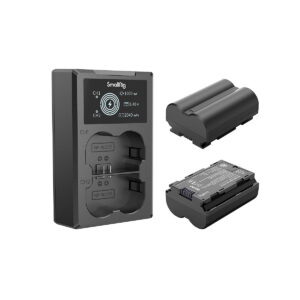 SmallRig_NP-W235_Camera_Battery_and_Charger_Kit_3822_002 SmallRig 3822 NP-W235 -kameran akku- ja laturisarjassa on kaksipaikkainen laturi, jossa on CH1- ja CH2-merkinnät, LCD-näyttö ja kaksi kameran akkua - yksi pystyasennossa ja yksi litteä.