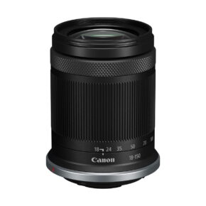 canon_Rfs_18-150mm_04 The Canon RF-S 18-150mm f/3.5-6.3 IS STM features a black lens with a textured grip and silver mount, with focal length markings of 18-150mm against a white background.