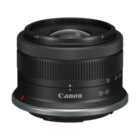 canon_rf-s_18-45mm_03 The Canon RF-S 18-45mm f/4.5-6.3 IS STM features a compact black design, textured focus and zoom rings, an 18-45mm focal length and prominent Canon branding on the side.
