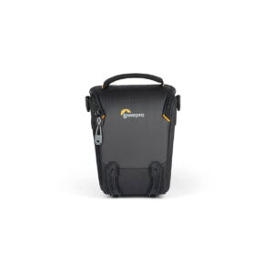 Lowepro Adventura TLZ 30 III on musta kameralaukku, jossa on yläkahva, vetoketjusuljenta ja keltaiset korostukset, jotka näkyvät pystyssä valkoista taustaa vasten.