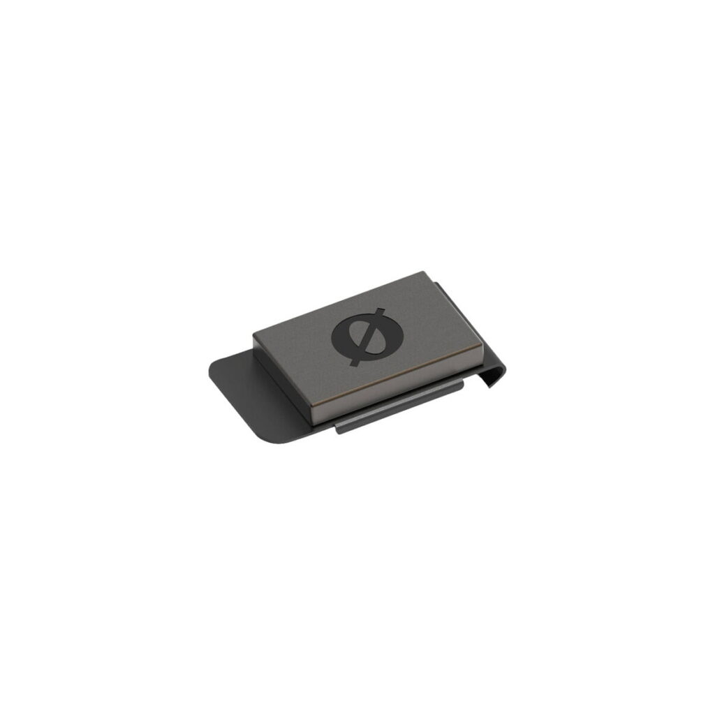 rode_flexclip_go_05 Rode FlexClip GO on ohut, suorakulmainen musta rahaklipsi, jossa on minimalistinen muotoilu ja ympyrä- ja viivasymboli yläosassa, joka näkyy valkoisella pohjalla.