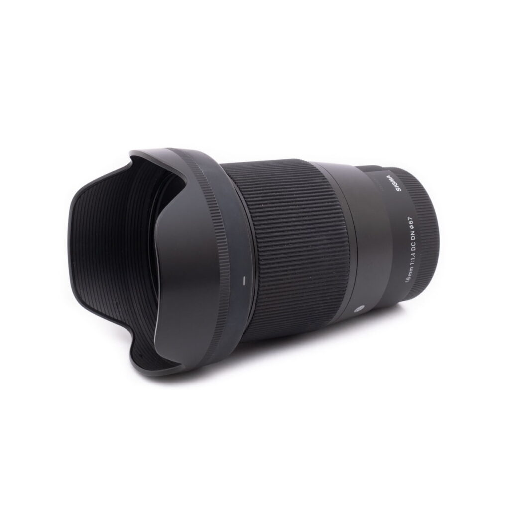 sigma_16-1 Sigma 16mm f/1.4 DC DN C Sony E - Käytetty