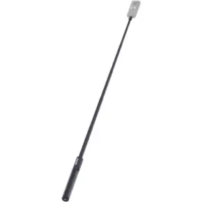 2-in-1_invisible_selfie_stick Insta360 2-in-1 näkymätön selfie-keppi + jalusta on pitkä, siro, musta lisävaruste, jossa on sylinterinmuotoinen pohja ja suorakulmainen harmaa kiinnike, kuvassa valkoisella pohjalla.