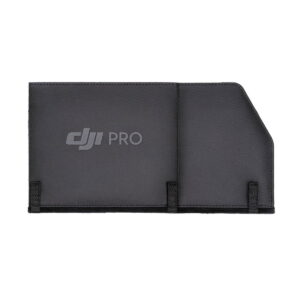 DJi_Transmission_Combo_005 Musta, suorakulmainen DJI Transmission Combo -laitteelle tarkoitettu suojakuori, jossa on hieman kulmikas oikea yläkulma ja kaksi pientä alareunan hihnaa.