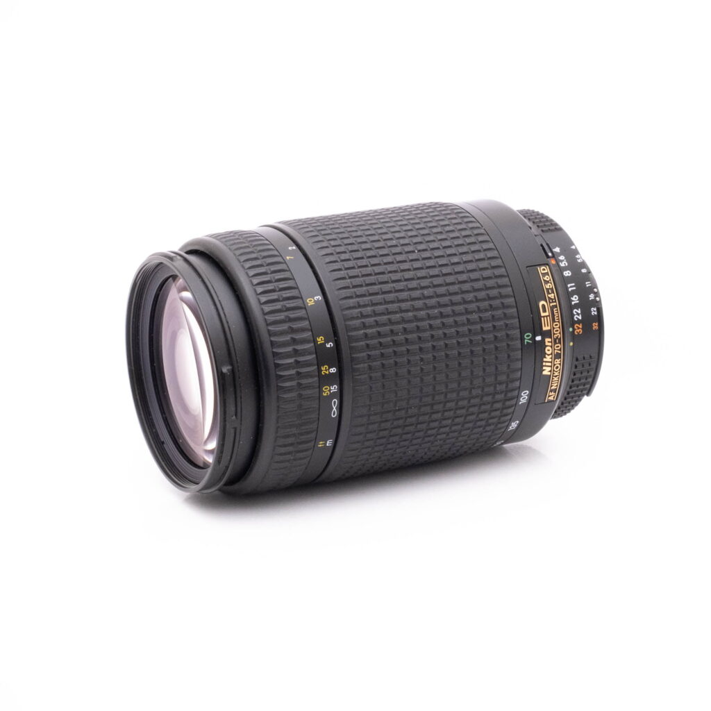 Nikkor_70-300mm-2 Nikon AF Nikkor 70-300mm f/4-5.6 D ED - Käytetty