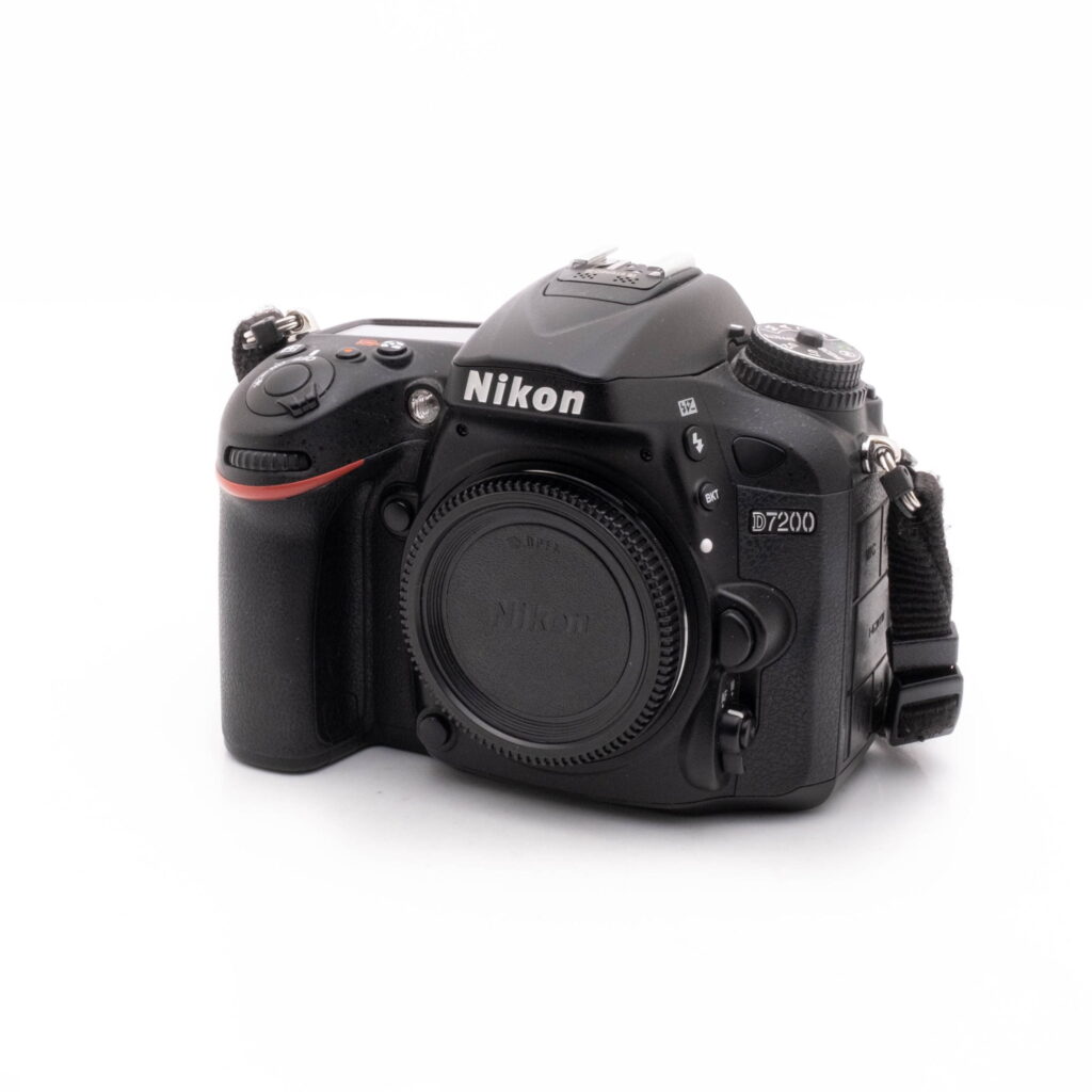 Nikon D7200-1 Nikon D7200 (SC 27000) + akkukahva - Käytetty