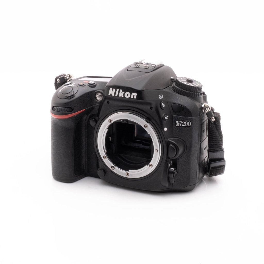 Nikon D7200-2 Nikon D7200 (SC 27000) + akkukahva - Käytetty