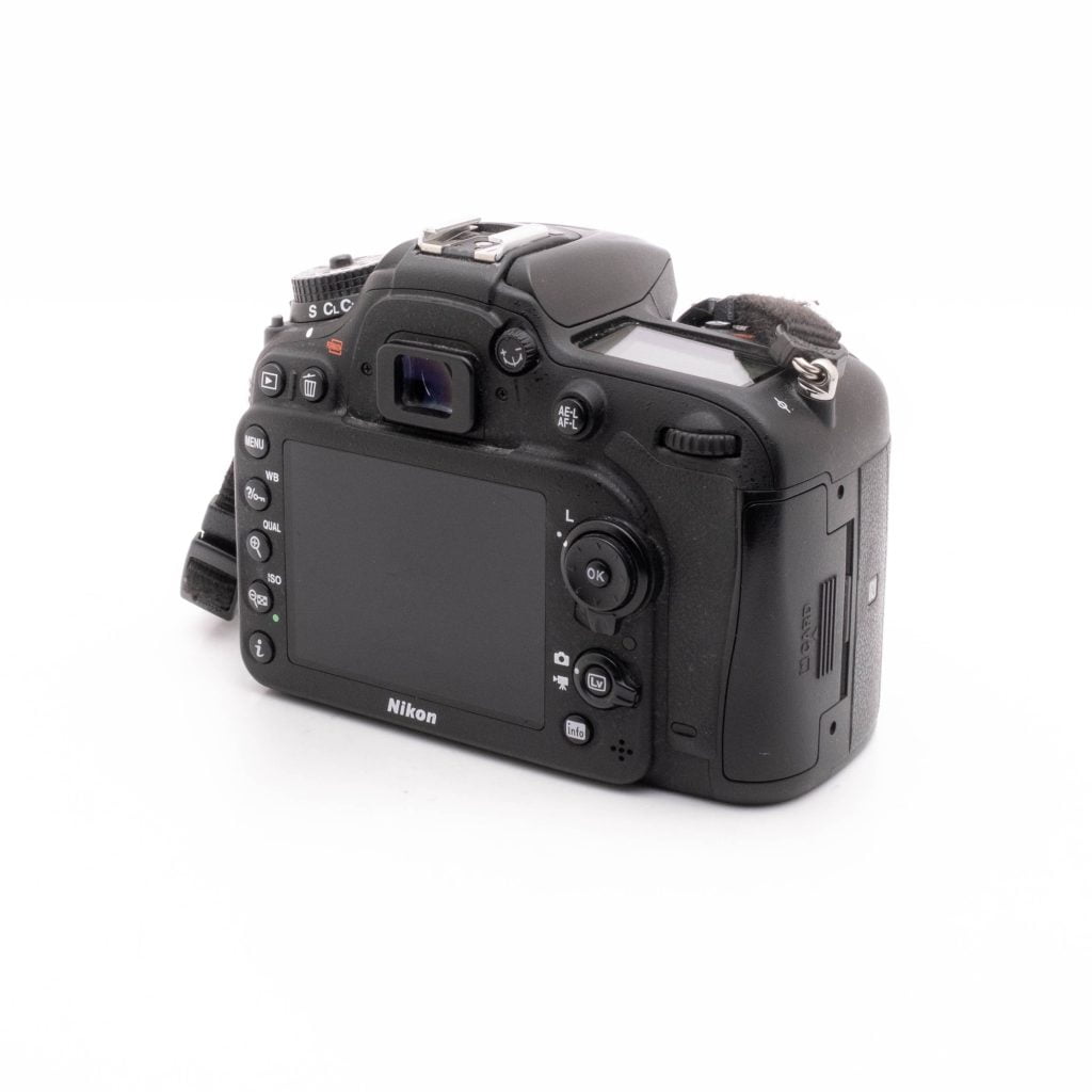 Nikon D7200-5 Nikon D7200 (SC 27000) + akkukahva - Käytetty