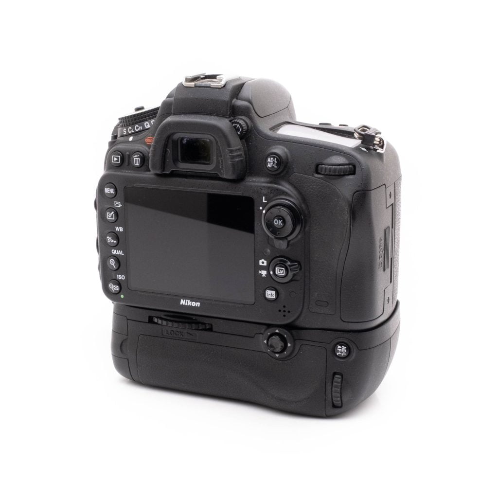 Nikon_D610-2 Nikon D610 + akkukahva (SC 26000) - Käytetty