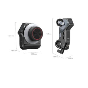 SmallRig_MagicFIZ_Wireless_Follow_Focus_Basic_Kit_3781_007 Kaksi mustaa SmallRig 3781 Magic FIZ Wireless Follow Focus Basic Kit -lisävarustetta: vasemmanpuoleinen laite on 77,1x68,3x54,8 mm ja siinä on suuri säätöpyörä; oikeanpuoleinen laite on 104,5x50,3x32,3 mm ja siinä on hammaspyörä ja useita portteja.