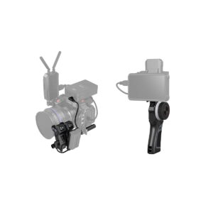 SmallRig_MagicFIZ_Wireless_Follow_Focus_Two_Motor_Kit_3918_001 SmallRig 3918 Magic FIZ Wireless Follow Focus Two Motor Kit on kuvassa vasemmalla kamerateline ja siihen kiinnitetty langaton moduuli ja objektiivivaihteet sekä oikealla langaton käsisäädin ja näyttö, molemmat valkoisella pohjalla.