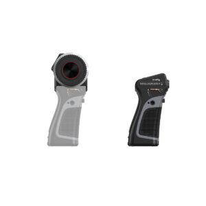 SmallRig_MagicFIZ_Wireless_Follow_Focus_Two_Motor_Kit_3918_003 Kuvassa on kaksi SmallRig 3918 Magic FIZ Wireless Follow Focus Two Motor Kit -laitetta vierekkäin: vasemmassa on pyöreä valintakiekko ja ergonominen kahva, kun taas oikeanpuoleinen on kompaktimpi ja suorakulmaisempi, molemmat valkoisella pohjalla.