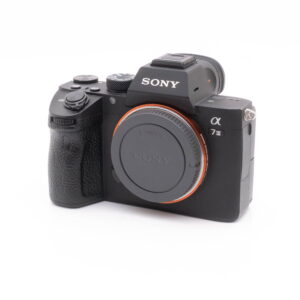 Sony_A7iii-1 Sony A7 III (SC 10000) + akkukahva – Käytetty