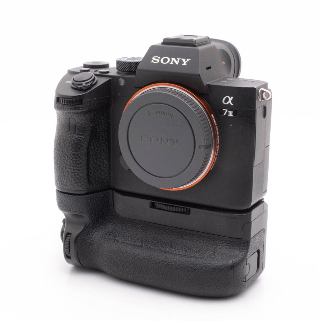 Sony_A7iii-10 Sony A7 III (SC 10000) + akkukahva – Käytetty