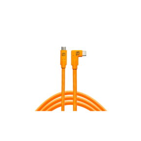 tether_Tools_usb-c-to-usb-c-right_angle Tether Tools TetherPro USB Type-C (uros) to USB Type-C Right Angle (uros) -kaapelissa, 4,6 metriä, oranssi, on suorakulmaiset liittimet molemmissa päissä, ja se on kuvattu valkoista taustaa vasten.