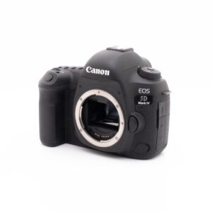 Canon 5DmkIV-2 Canon EOS 5D Mark IV (SC 23300, takuu 6kk, sis.ALV24%) - Käytetty runko, musta, ilman objektiivia valkoisella taustalla.