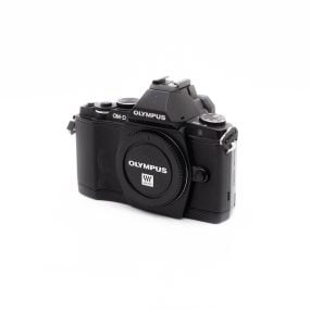 Olympus OM-D E-M5 (SC 9300) + HLD-6G akkukahva – Käytetty Käytetyt kamerat ja vaihtolaitteet