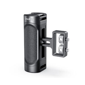 SmallRig 2916 Mini Side Handle (1/4"-20 ruuvit) on musta, sylinterinmuotoinen kamerakahva, jossa on kuvioitu kuminen insertti ja metallinen kiinnityskannatin, kuvassa valkoisella pohjalla.