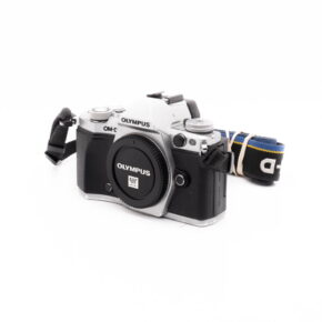 Olympus OM-D E-M5 II-1 Olympus OM-D E-M5 Mark II (SC 26500) - Käytetty