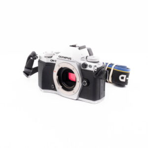 Olympus OM-D E-M5 II-2 Olympus OM-D E-M5 Mark II (SC 26500) - Käytetty