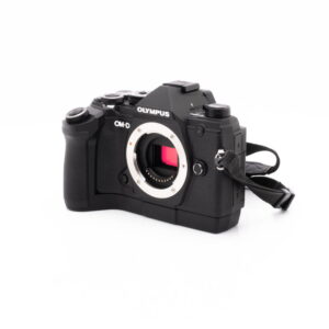 Olympus OM-D E-M5 Mark III (SC 3600) + Otekahva - Käytetty