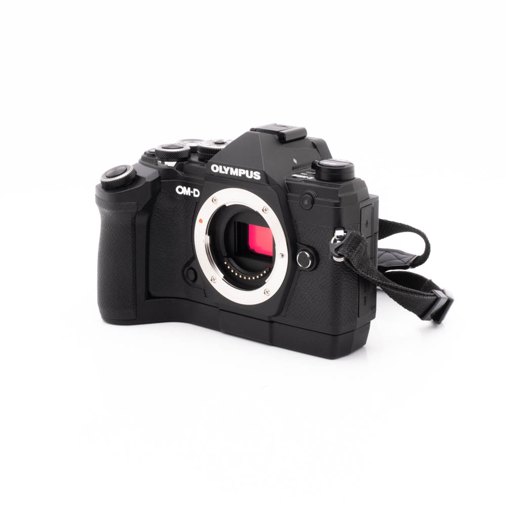 Olympus OM-D E-M5 Mark III (SC 3600) + Otekahva - Käytetty