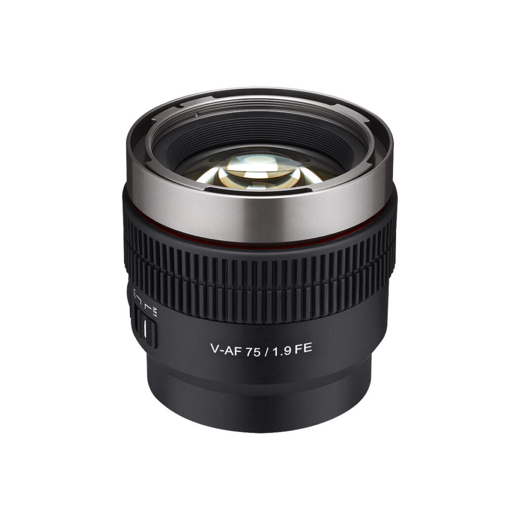 Samyang_V-AF_75mm_T1_9-Sony_FE_002 Close-up of the Samyang V-AF 75mm T1.9 - Sony FE lens highlights the front glass and detailed barrel markings, isolated on a white background.