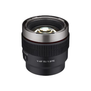 Samyang_V-AF_75mm_T1_9-Sony_FE_002 Close-up of the Samyang V-AF 75mm T1.9 - Sony FE lens highlights the front glass and detailed barrel markings, isolated on a white background.