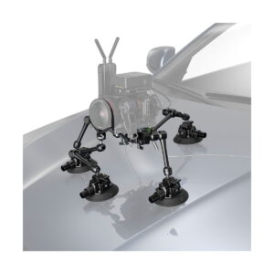 SmallRig 4-Arm Suction Cup Camera Mount Kit SC-15K 3565 kiinnittyy tukevasti hopeisen auton konepeltiin ja tarjoaa vakaata kuvausta säädettävien varsien ja kestävien imukuppien avulla, mikä on ihanteellinen ammattimaiseen ajoneuvoon kiinnitettyihin kuvauksiin.