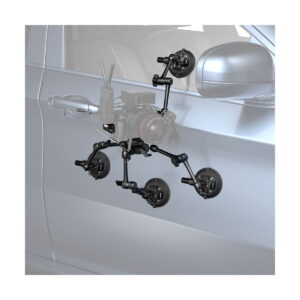 SmallRig 4-Arm Suction Cup Camera Mount Kit SC-15K 3565 kiinnitetään auton sivuoveen, ja se on turvallisesti sijoitettu kuvaamaan ajoneuvon ikkunan läpi.