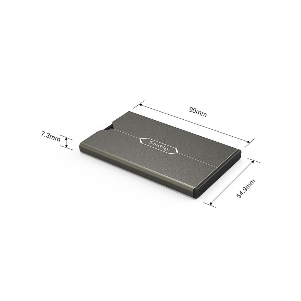 SmallRig_Memory_Card_Case_2832_004 SmallRig 2832 -muistikorttikotelo on ohut, suorakaiteen muotoinen metallinen pidike, jonka mitat ovat 90 mm x 54,9 mm x 7,3 mm ja joka on kuvassa valkoisella pohjalla.