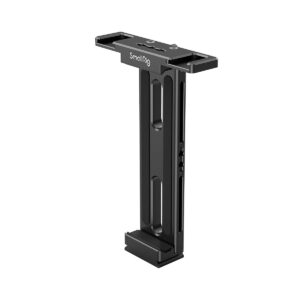 SmallRig_Tablet_Mount_for_iPad_2930_004 Musta, metallinen SmallRig 2930 Tablet Mount iPadille, jossa on säädettävät varret ja joka on suunniteltu tablettien kiinnittämiseen kolmijalkaan tai kamerarunkoon.