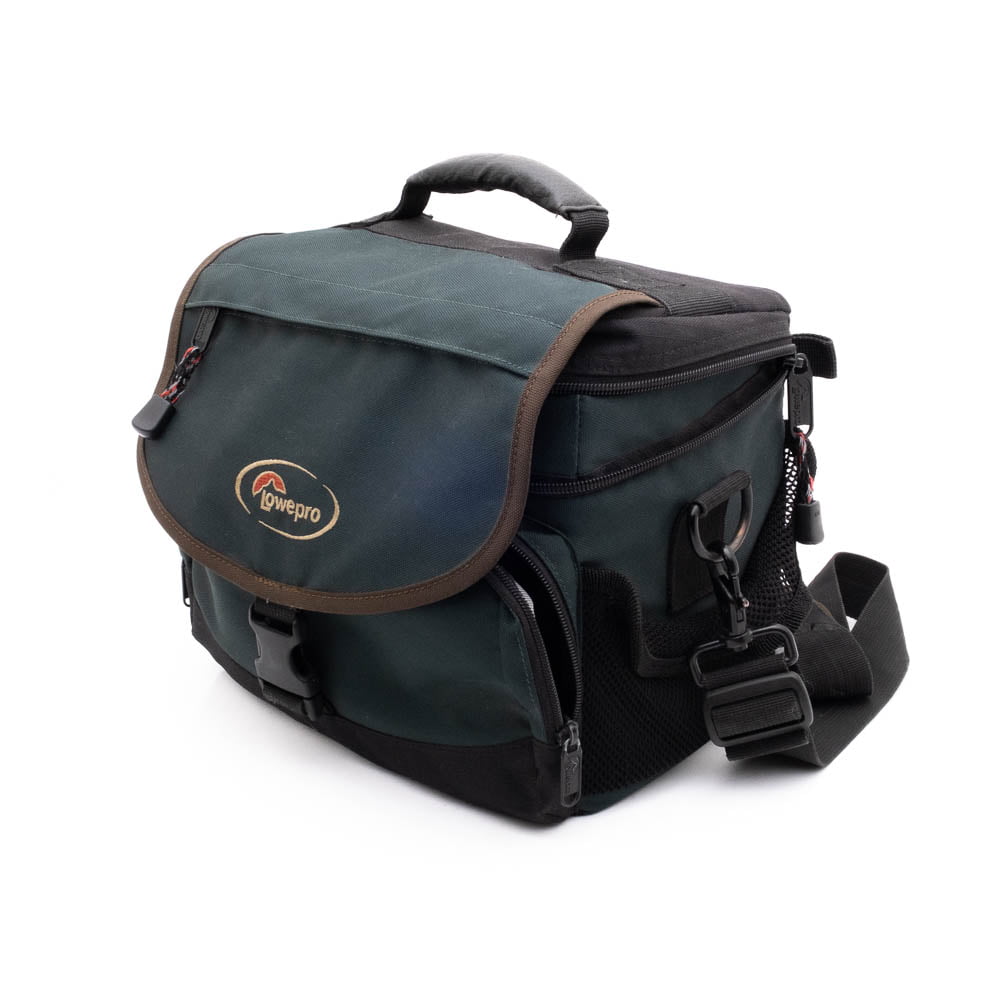 Lowepro Nova 3 Lowepro Nova 3 kameralaukku - Käytetty