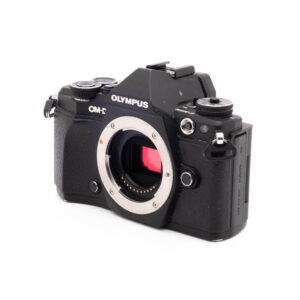 Olympus OM-D E-M5 II-4 Olympus OM-D E-M5 Mark II (SC 27000) - Käytetty