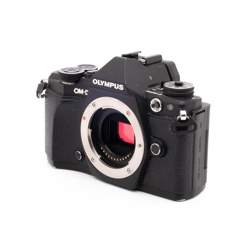 Olympus OM-D E-M5 II-4 Olympus OM-D E-M5 Mark II (SC 27000) - Käytetty
