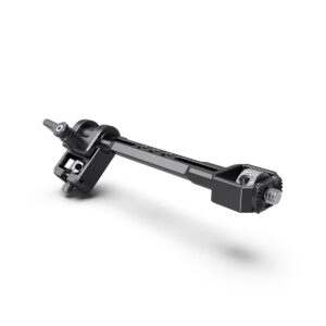 SmallRig_Adjustable_Monitor_Mount_for_Selected_DJI_Zhiyun_Moza_Handheld_Gimbal_Stabilizers_2889_002 Musta, metallinen SmallRig 2889 Adjustable Monitor Mount tietyille DJI-, Zhiyun- ja Moza-käsikannettaville gimbal-stabilisaattoreille on esitetty valkoisella pohjalla. Osassa on hammaspyörät ja vipu monitorin tarkkaa asemointia varten.