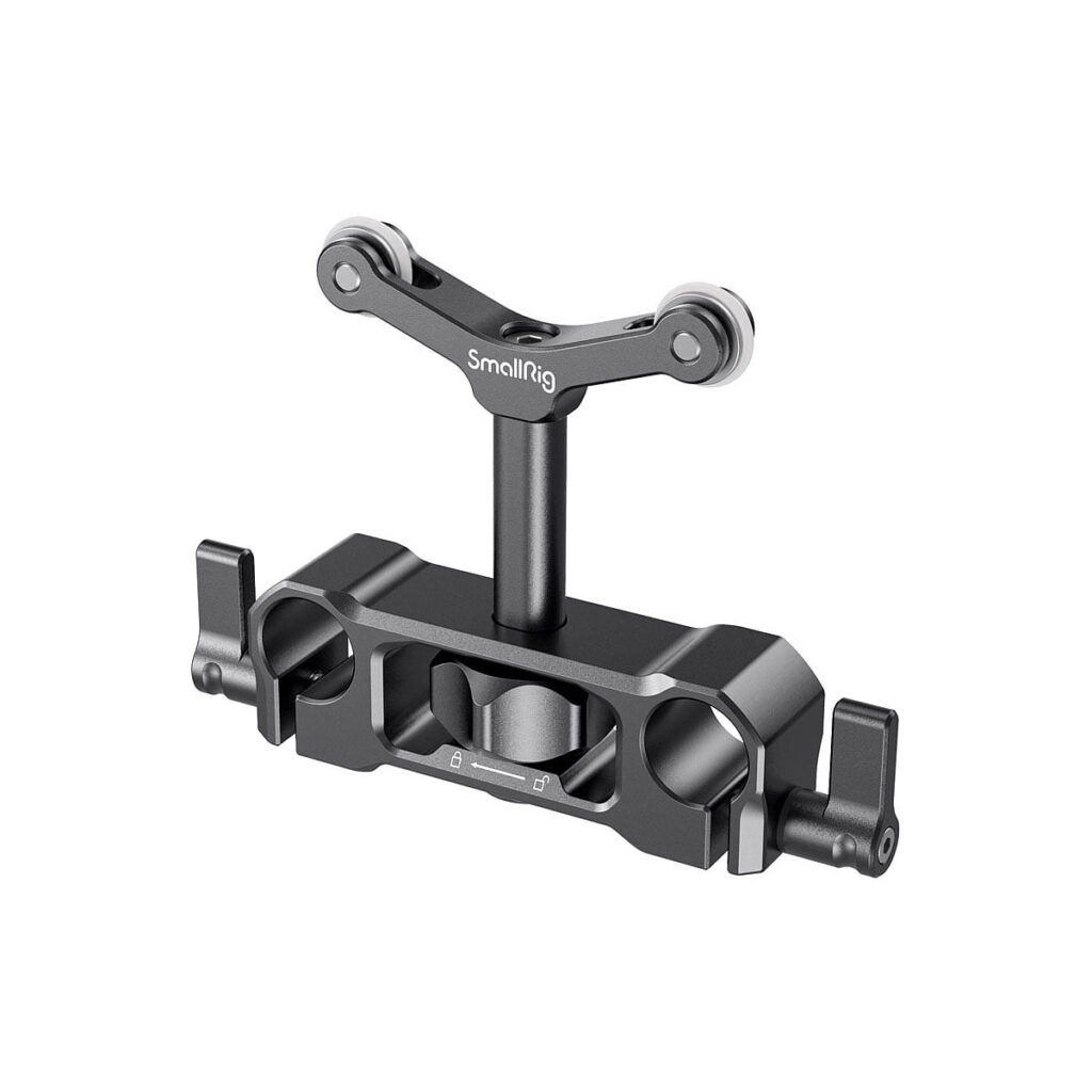 SmallRig_Universal_Lens_Support_LWS_15mm_Rod_Mount_2727_001 SmallRig 2727 Universal Lens Support LWS 15mm Rod Mount on musta metallinen kameran lisävaruste, jossa on keskikiinnike, säädettävät varret ja useita kiinnityspisteitä, kuvassa valkoisella pohjalla.