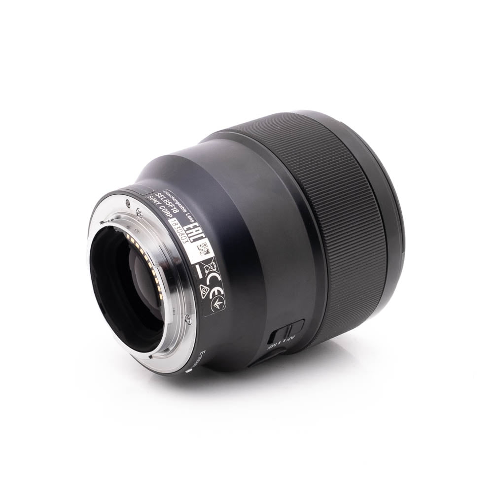 Sony FE 85mm f18-1 Sony FE 85mm f/1.8 (sis.ALV24%) - Käytetty