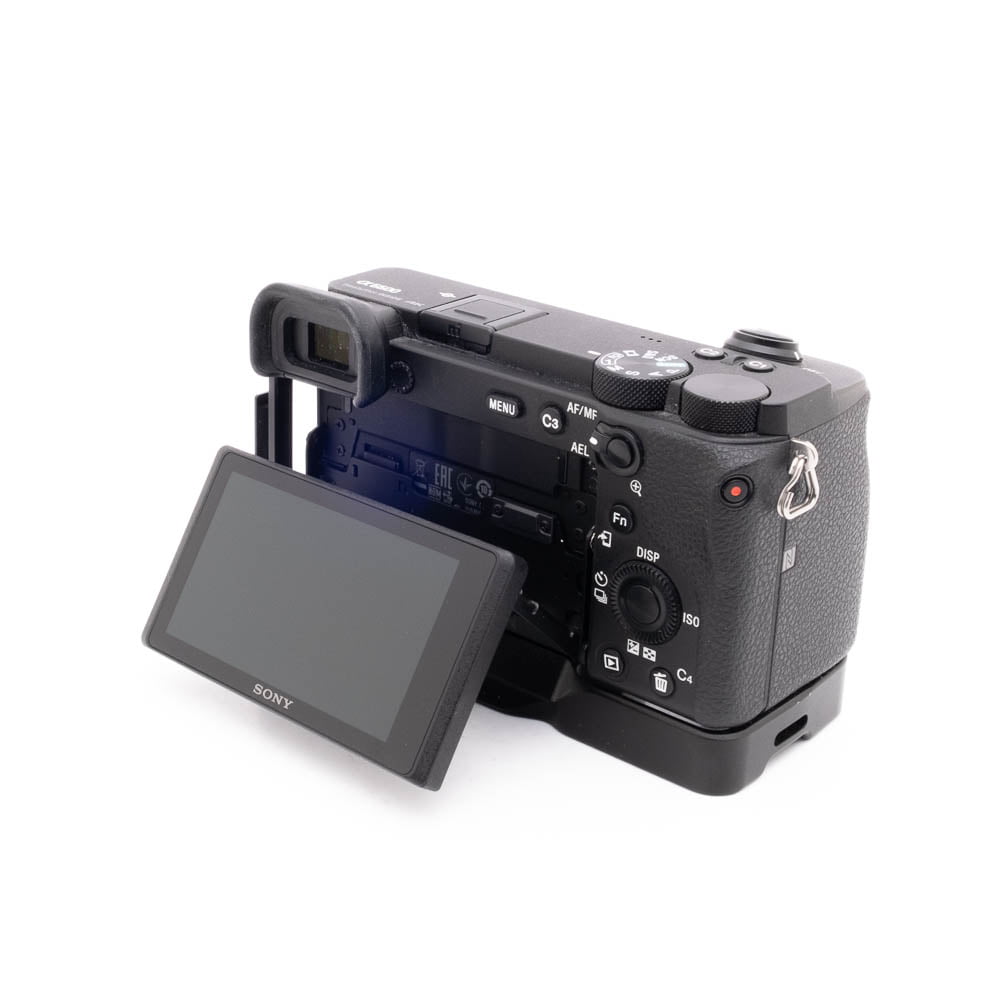 Sony a6600-3 Sony a6600 + L-plate (SC 25500) - Käytetty