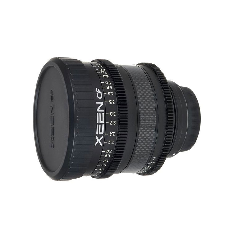 xeencf85 Musta Samyang XEEN CF 85mm T1.5 Canon-objektiivi (sis.ALV24%) - Käytetty, jossa on kuvioitu tarkennusrengas ja näkyvät aukko- ja etäisyysasteikot, sivulta valkoista taustaa vasten.