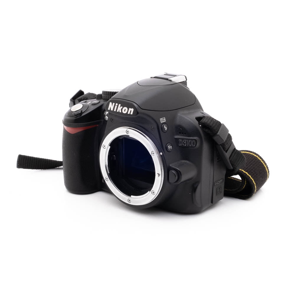 Nikon D3100 + kitti-4 Nikon D3100 + 18-55mm (SC 32000) - Käytetty