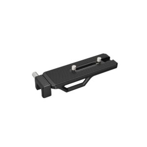 SmallRig_Quick_Release_Baseplate_for_M_2_SSD_Enclosure_3478_002 SmallRig 3478 Quick Release Baseplate for M.2 SSD Enclosure on musta metallilevy, jossa on kaksi ruuvia ja kiinnityspuristin turvallista kiinnitystä varten, kuvassa valkoisella pohjalla.
