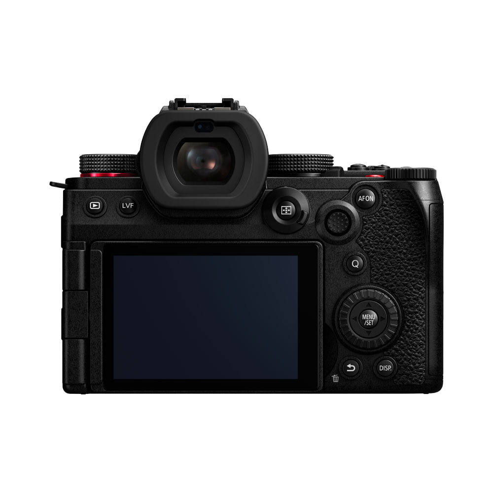 lumix_s5ii_02 Panasonic Lumix S5 II -järjestelmäkameran takanäkymä, jossa näkyy LCD-näyttö, etsin sekä ohjauspainikkeet ja valintakiekot, kaikki valkoista taustaa vasten.