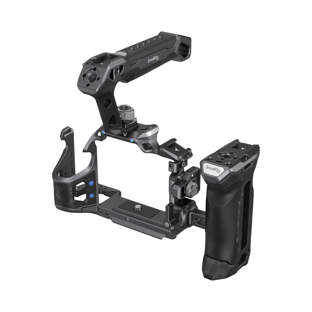 smallrig_3710_02 SmallRig 3710 Rhinoceros Advanced Cage Kit for Sony A7 RV/A7 VI/A7 SIII on musta kamerahäkki, jossa on yläkahva, sivukahva ja useita kiinnityspisteitä, jotka on suunniteltu pitämään kamera turvallisesti paikallaan ja suojaamaan sitä kuvaamisen aikana.